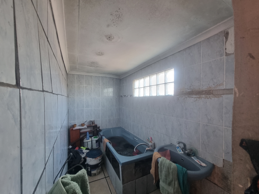 4 Bedroom Property for Sale in Kwanonqaba Western Cape